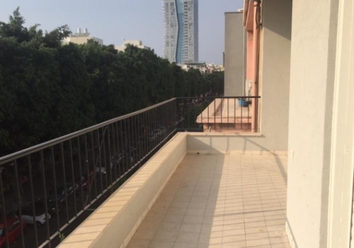 Dizengoff 3 room 80sqm Terrace 15sqm Apartment for sale in Telaviv