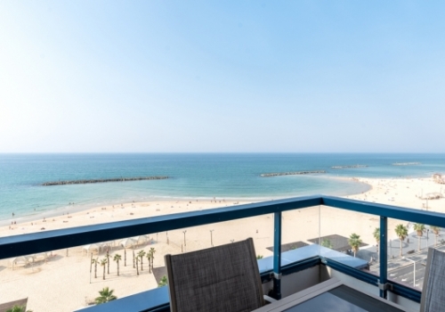 Opera tower 2 room 104sqm Balcony Lift Parking Pool Gym Apartment for sale in Tel Aviv