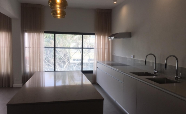 Iven Gvirol 3 room 86sqm Renovated in high level Apartment for sale in Telaviv