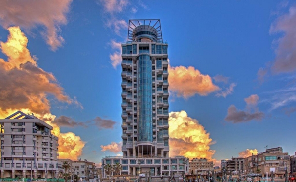 Royal Beach TLV Duplex Loft 3 suites and salon 175sqm Parking Apart hotel for rent in Tel Aviv