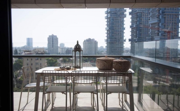 W Tower 4 room 147 sqm Terrace 16 sqm Parking x2 Apartment for sale in Tel Aviv