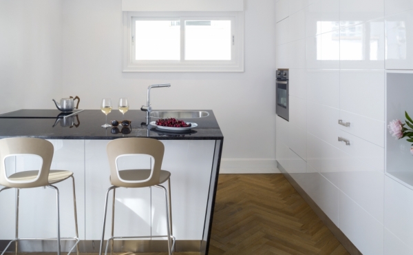 Gordon beach area 3 room 82m2 Elevator Terrace 12m2