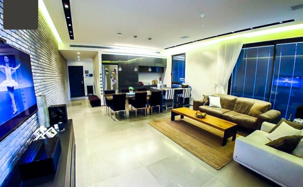 Frishman 3 room 108sqm Sun terrace 14sqm Sea view Parking Apartment for sale in Tel Aviv