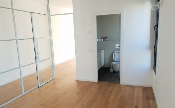 Amazing one level 3 room penthouse + 45 sqm terrace Apartment for sale in Tel Aviv