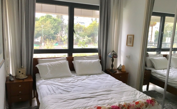 Park Tzameret 4 room 102sqm Terrace 16sqm Swimming Pool Gym Club Parking Apartment for sale in Telaviv