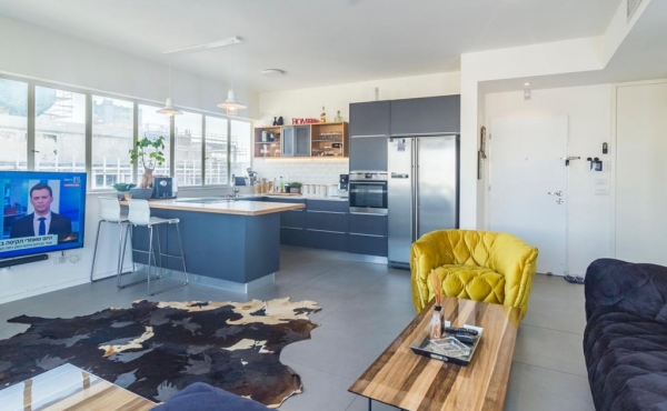 Rothschild Penthouse 3 room 80sqm Terrace 25sqm Lift Apartment for rent in Telaviv