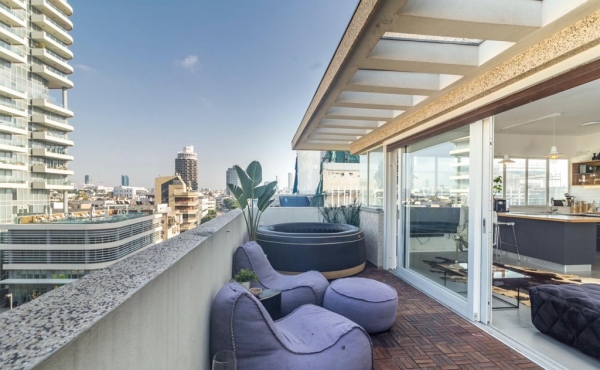 Rothschild Penthouse 3 room 80sqm Terrace 25sqm Lift Apartment for rent in Telaviv