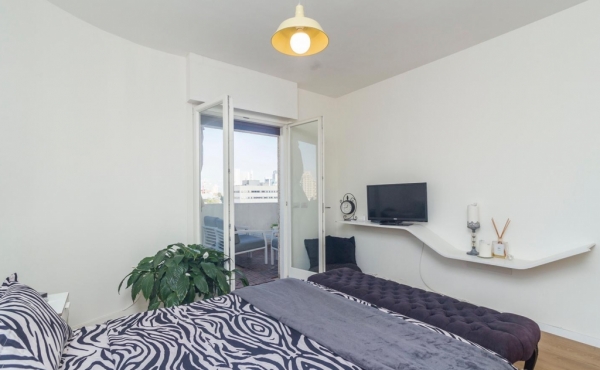 Rothschild Penthouse 3 room 80sqm Terrace 25sqm Lift Apartment for rent in Telaviv