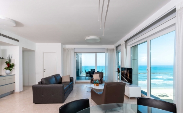 Royal Beach in Tel Aviv 3 room 95sqm Balcony 13sqm with amazing sea view Lift Parking Apartment for rent in TLV