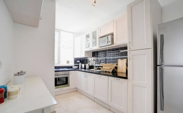 Dizengoff area 3 bedrooms Elevator Parking Apartment for rent in Tel Aviv