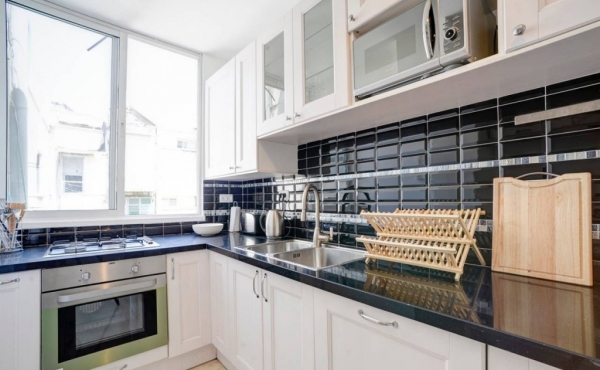 Dizengoff area 3 bedrooms Elevator Parking Apartment for rent in Tel Aviv