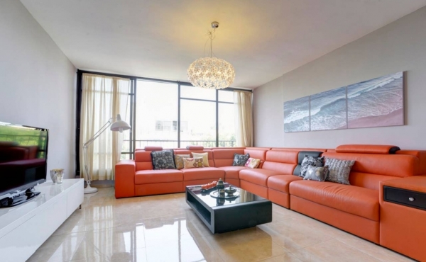 Dizengoff area 3 bedrooms Elevator Parking Apartment for rent in Tel Aviv