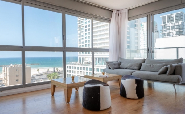 Kerem Hatemanim Duplex 4 room 115sqm Terrace 60sqm Sea view Lift Parking Apartment for sale in Tel Aviv