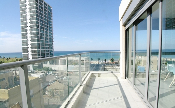 Kerem Hatemanim 4 room 110sqm Balconies 69sqm Sea view Lifts Parking Apartment for sale in Tel Aviv