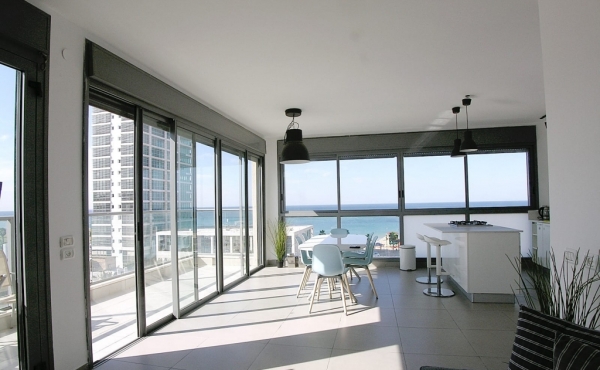 Kerem Hatemanim 4 room 110sqm Balconies 69sqm Sea view Lifts Parking Apartment for sale in Tel Aviv