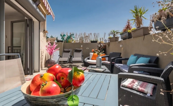 Bograshov area Amazing Penthouse Duplex with Terrace 30m2 Apartment for Rent in Tel Aviv 