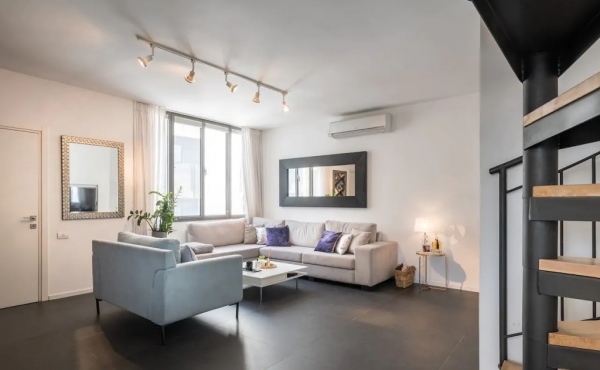 Bograshov area Amazing Penthouse Duplex with Terrace 30m2 Apartment for Rent in Tel Aviv 