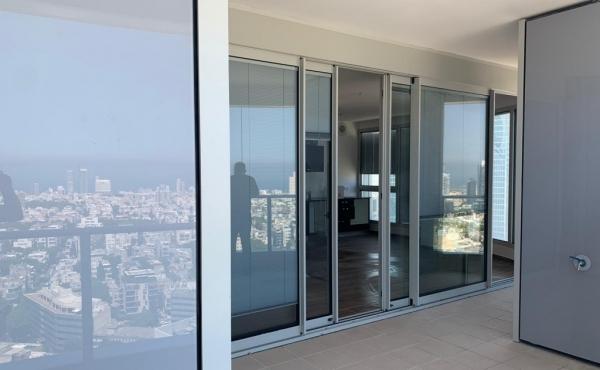 Gindi Tower TLV 4 room 113sqm Terrace 23sqm Elevators Parking Pool Gym Doorman Apartment for rent in Tel Aviv