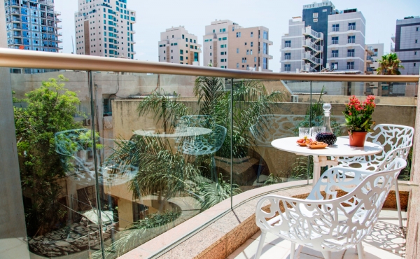 Kerem Hatemanim 2 bedrooms 80sqm Balcony Parking Apartment for rent in Tel Aviv