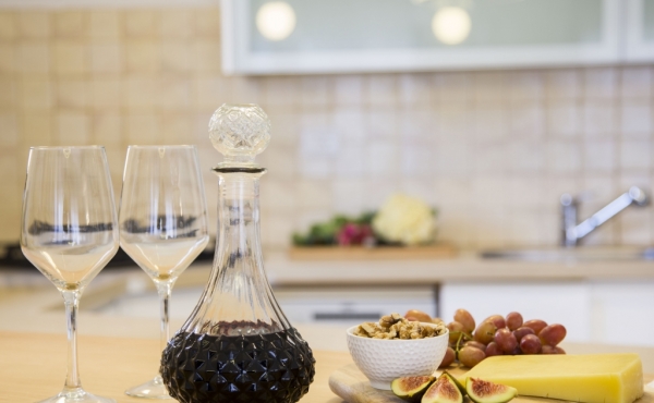 Kerem Hatemanim 2 bedrooms 80sqm Balcony Parking Apartment for rent in Tel Aviv