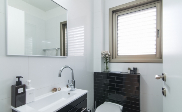 Kerem Hatemanim 2 bedrooms 80sqm Balcony Parking Apartment for rent in Tel Aviv