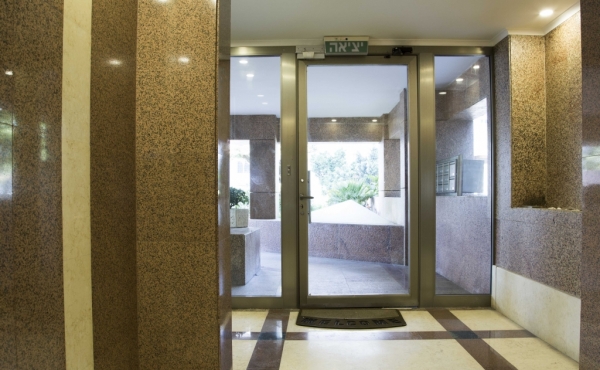 Kerem Hatemanim 2 bedrooms 80sqm Balcony Parking Apartment for rent in Tel Aviv