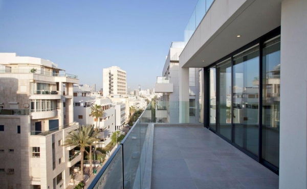 Gordon beach area 4 room 120sqm Terrace 30sqm Elevator Parking Apartment for sale in Tel Aviv