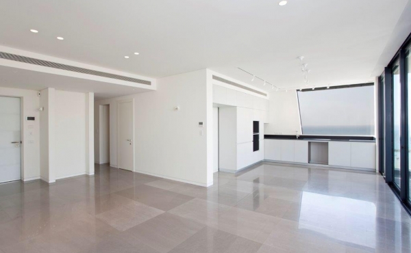 Gordon beach area 4 room 120sqm Terrace 30sqm Elevator Parking Apartment for sale in Tel Aviv