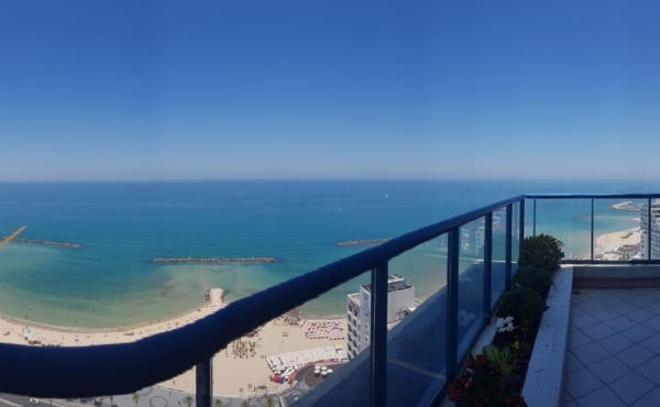 Hayarkon 3 room High floor with sea view Balcony Gym club Swimming Pool Apartment for sale in Tel Aviv