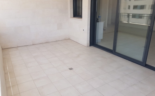 Raanana 5 room 132 sqm Terrace 20 sqm 2 parkings Apartment for rent in Raanana