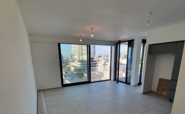 Geula st. 3 room Sun terrace with sea view  Parking Doorman Gym Club Apartment for rent in Tel Aviv
