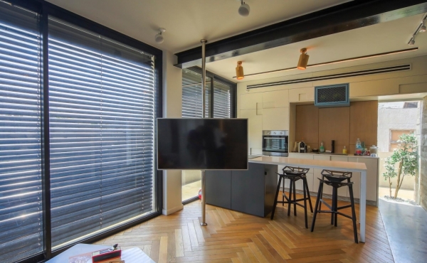 Park Hayarkon area Luxurious apartment 2.5 room 52sqm Terrace Open view Lift Parking To buy