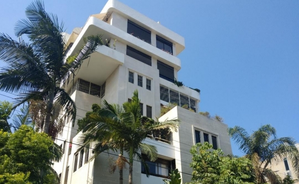 Kikar Hamedina area 4 room 170sqm Balcony Parking x2 Apartment for rent in Tel Aviv