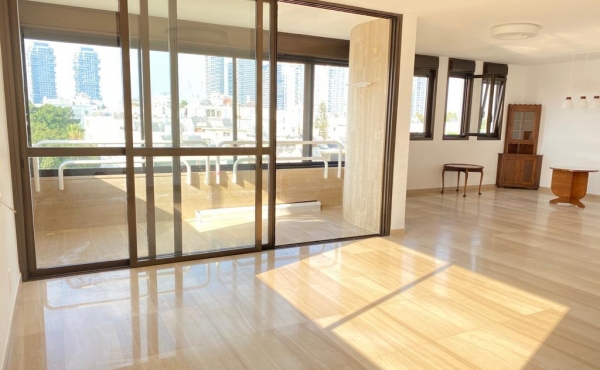 Kikar Hamedina area 4 room 170sqm Balcony Parking x2 Apartment for rent in Tel Aviv