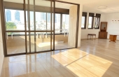 Kikar Hamedina area 4 room 170sqm Balcony Parking x2 Apartment for rent in Tel Aviv