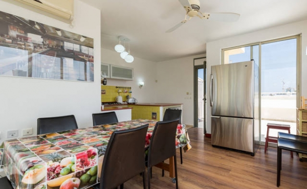 Penthouse sea view 4 room Terrace 50sqm Lift Parking Apartment for rent in Tel Aviv