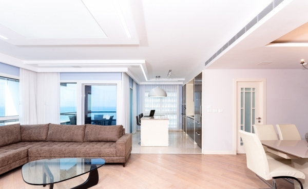 Opera tower 2 room 104sqm Balcony Lift Parking Pool Gym Apartment for sale in Tel Aviv