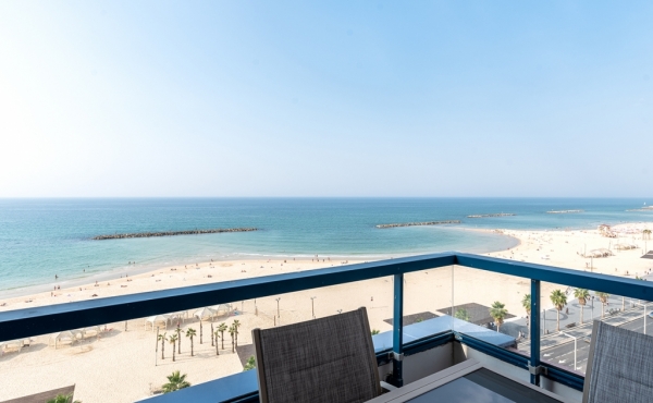 Opera tower 2 room 104sqm Balcony Lift Parking Pool Gym Apartment for sale in Tel Aviv