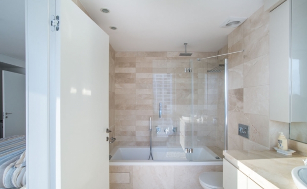 Royal beach 3 bedrooms 190sqm Balconies 24sqm Parking Apartment for sale in Tel Aviv