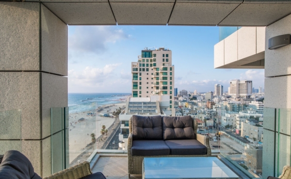 Royal beach 3 bedrooms 190sqm Balconies 24sqm Parking Apartment for sale in Tel Aviv