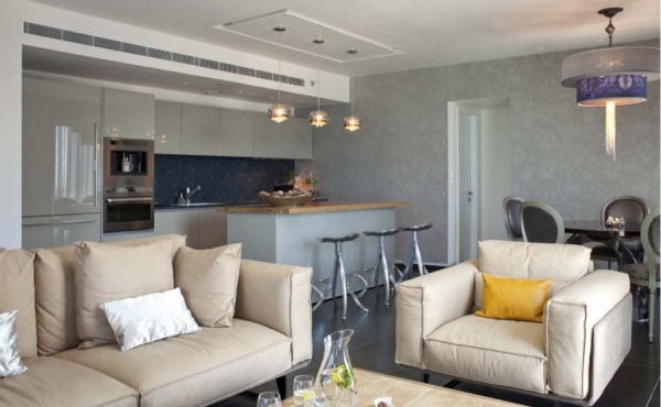 Royal Beach 3 rooms 95sqm Balcony 13sqm Parking Apartment for rent in Tel Aviv