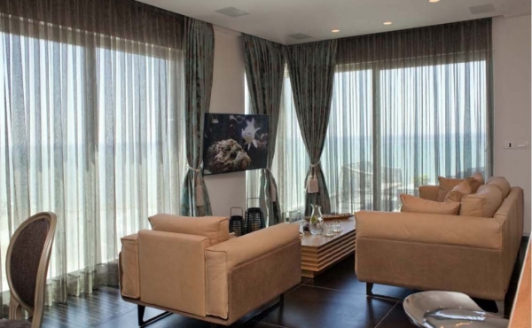 Royal Beach 3 rooms 95sqm Balcony 13sqm Parking Apartment for rent in Tel Aviv