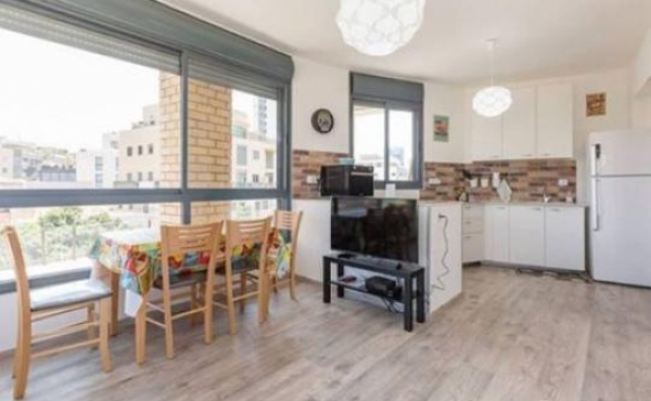 Sunny 2 room 48sqm Lift Apartment for rent in Tel Aviv