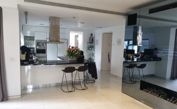 Park Tsameret 4.5 room 150sqm Balcony Elevator Apartment for rent in Tel Aviv
