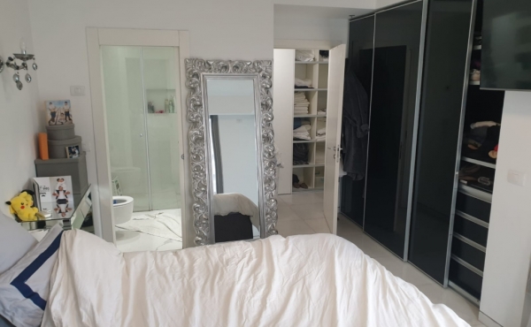 Park Tsameret 4.5 room 150sqm Balcony Elevator Apartment for rent in Tel Aviv