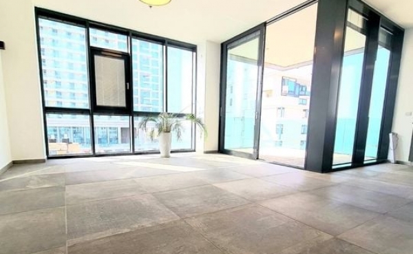 Hayarkon 3 room 85sqm Balcony Open Sea view Lift Parking Apartment for sale in Tel Aviv