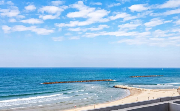 Sea front 80 sqm Balcony 10 sqm Apartment for sale in Tel Aviv