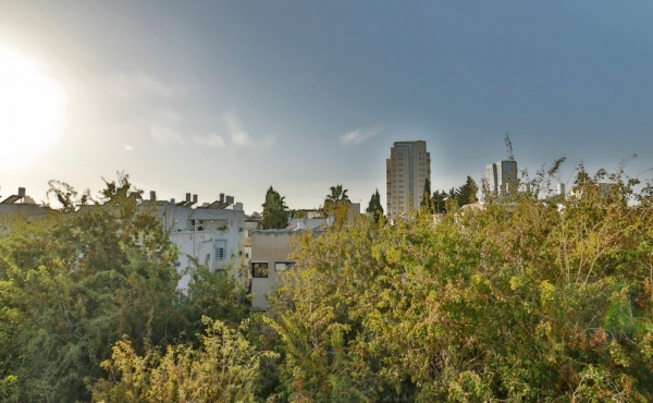 Old North 4 room 88sqm Renovated Elevator Apartment for sale in Tel Aviv