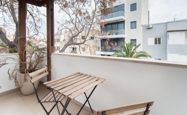 Ben Gurion area 3 room 60sqm Terrace Apartment for sale in Tel Aviv