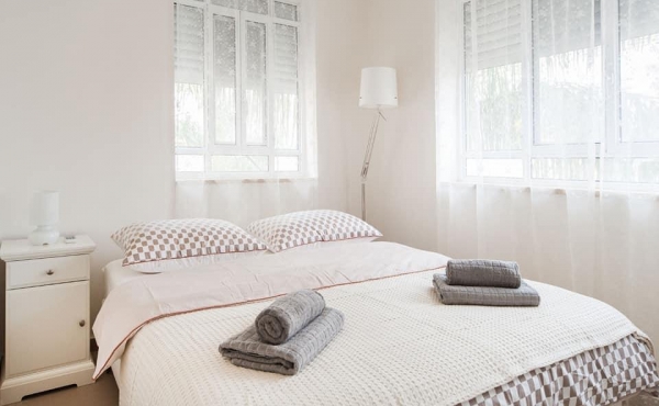 Ben Gurion area 3 room 60sqm Terrace Apartment for sale in Tel Aviv